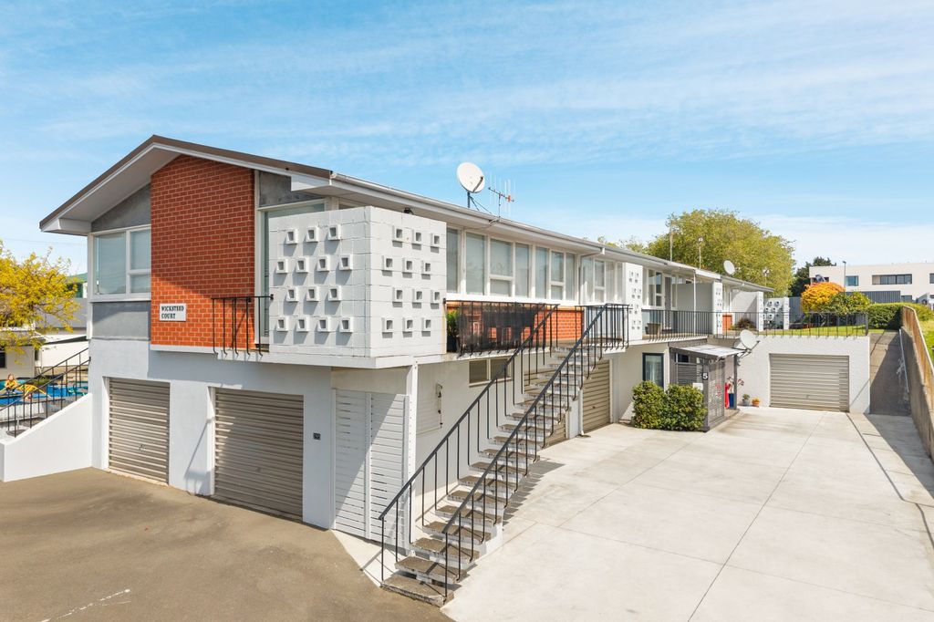 A comfortable, convenient, central new listing 1