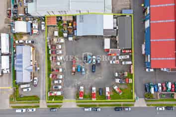 High-Profile 2,450M² Yard - Minutes from SH1