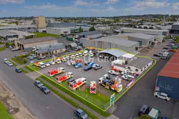 High-Profile 2,450M² Yard - Minutes from SH1