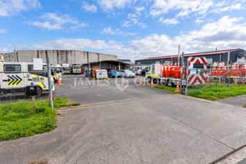 High-Profile 2,450M² Yard - Minutes from SH1