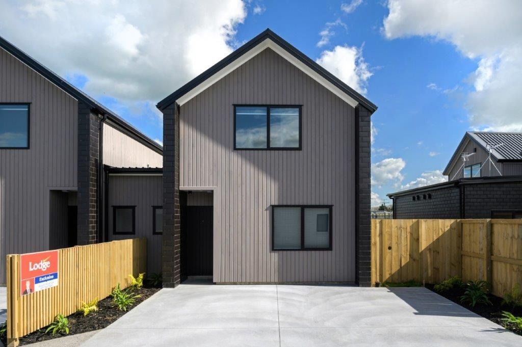 Practical, Spacious & Hospital Location 2