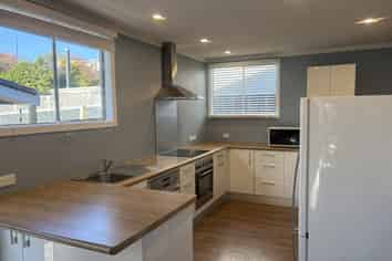 27 Tremaine Avenue, Two Mile Bay