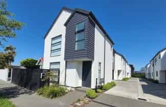 1/438 Armagh Street, Linwood
