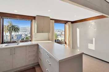 1/7 Simeon Qy, Lyttelton