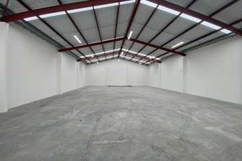 High Quality, Fully Refurbished Warehouse & Office