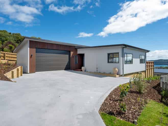 6 Blackhawk Close, Kinloch