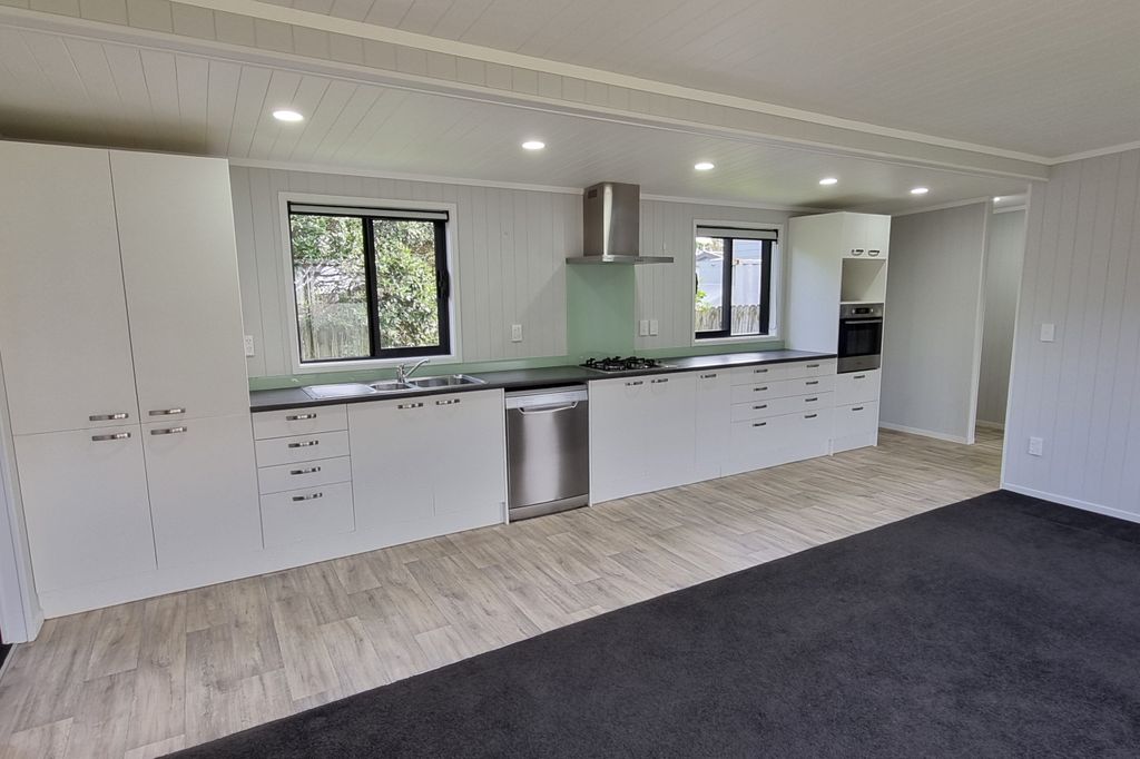 Beachlands, 3 Bedrooms 2