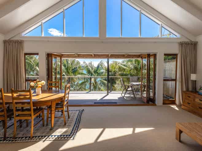 5 Kennedy Point Road, Surfdale