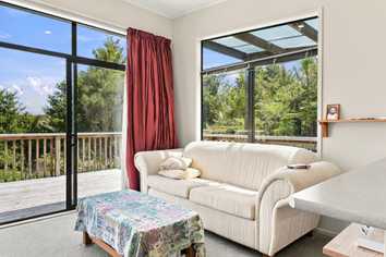 1256 Oruru Road, Peria