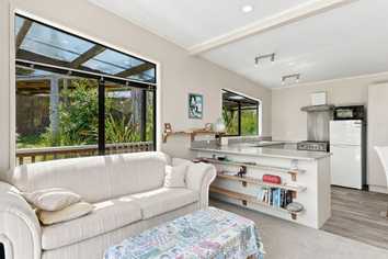 1256 Oruru Road, Peria