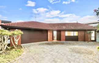 10 Dunkerron Avenue, Epsom