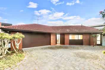 10 Dunkerron Avenue, Epsom