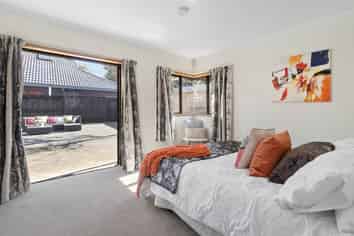 10 Dunkerron Avenue, Epsom