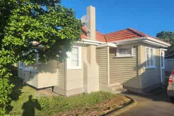 5 Dinniss Avenue, Regent