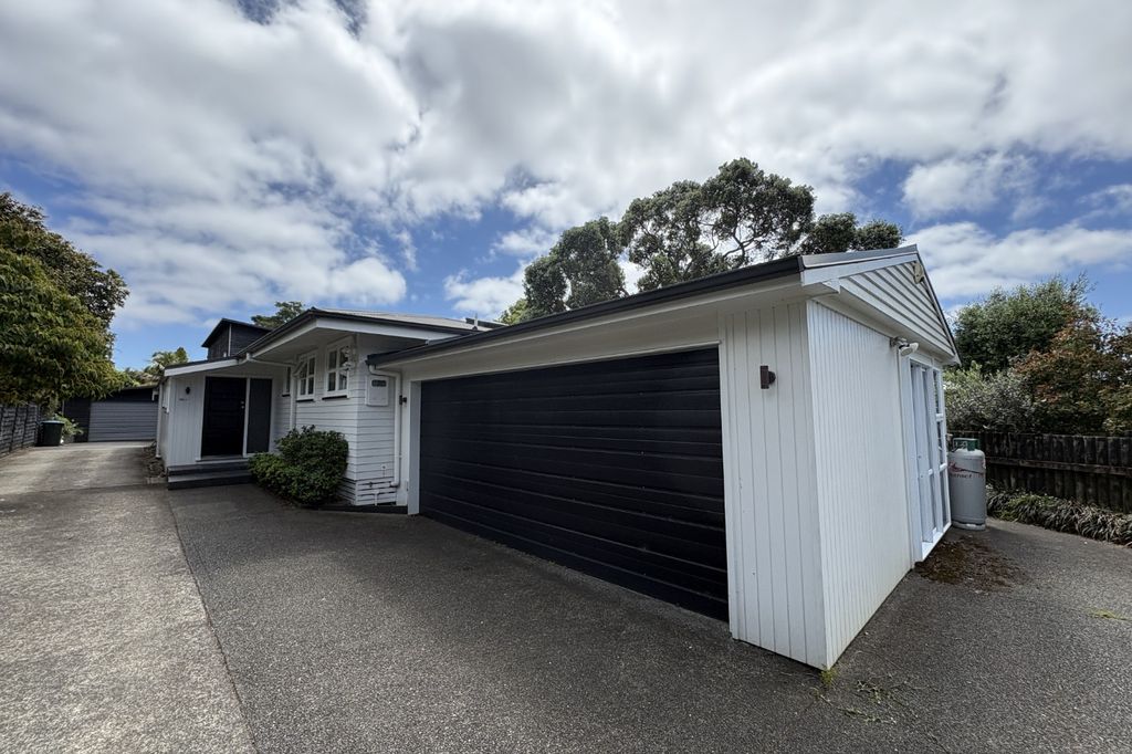 SPACIOUS FOUR BEDROOM FAMILY HOME IN GREENLANE 1
