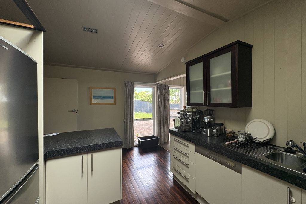 SPACIOUS FOUR BEDROOM FAMILY HOME IN GREENLANE 4