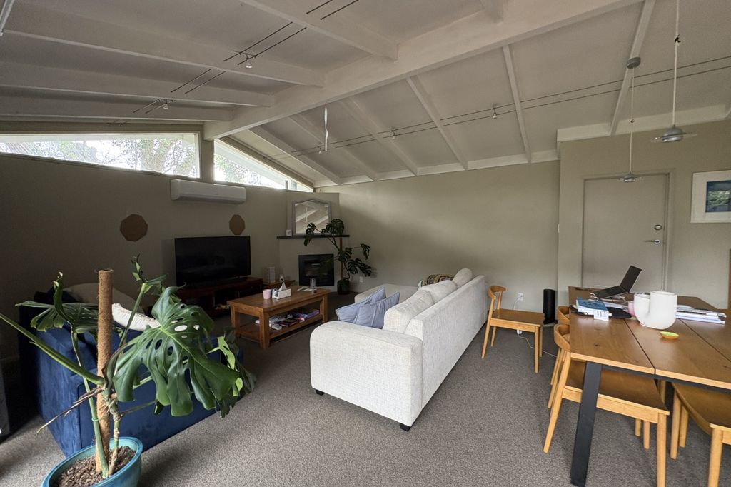 SPACIOUS FOUR BEDROOM FAMILY HOME IN GREENLANE 5