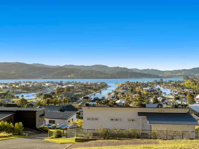 32 Panorama Parade, Pauanui