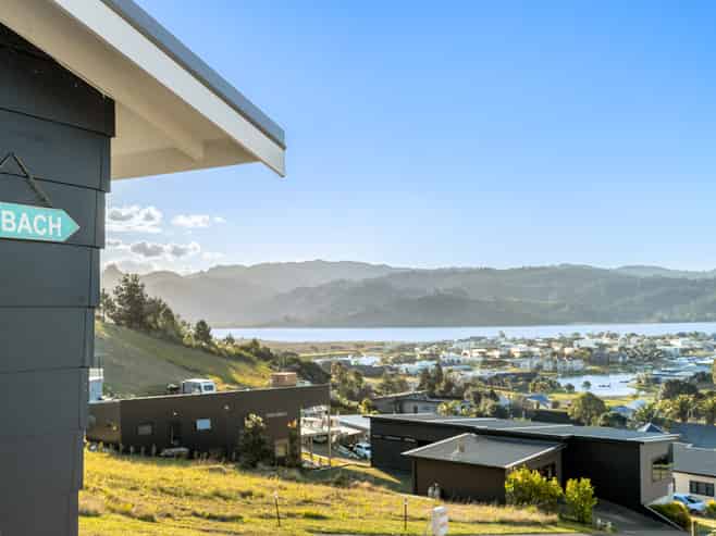 32 Panorama Parade, Pauanui
