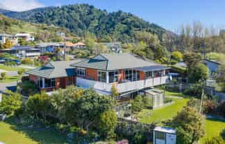 5 Moana View Road, Waikawa