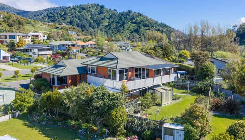 5 Moana View Road, Waikawa