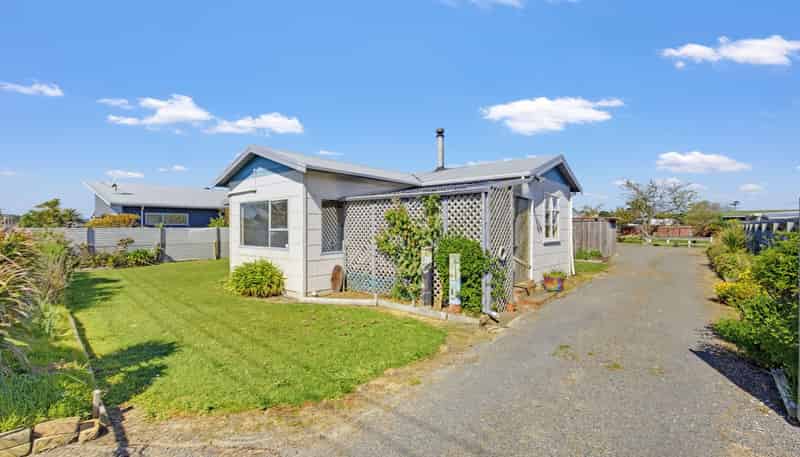 24 Linklater Ave, Foxton Beach
