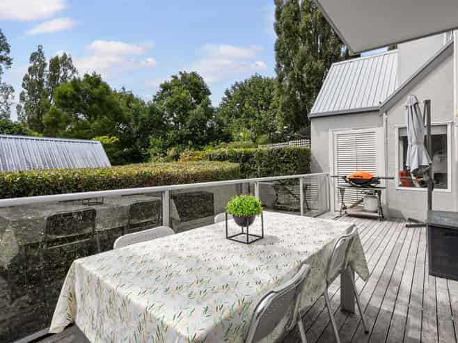 8/17 Chatfield Place, Remuera
