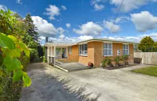 22 Bay Grove, Pukehangi