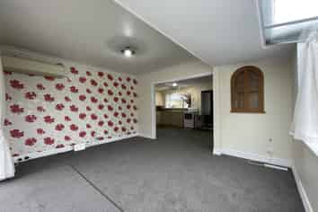 8 Adamson Crescent, Glengarry