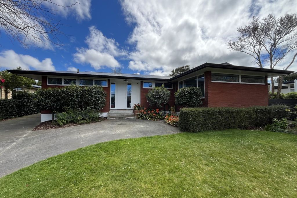 FOUR BEDROOMS - HOKOWHITU 2