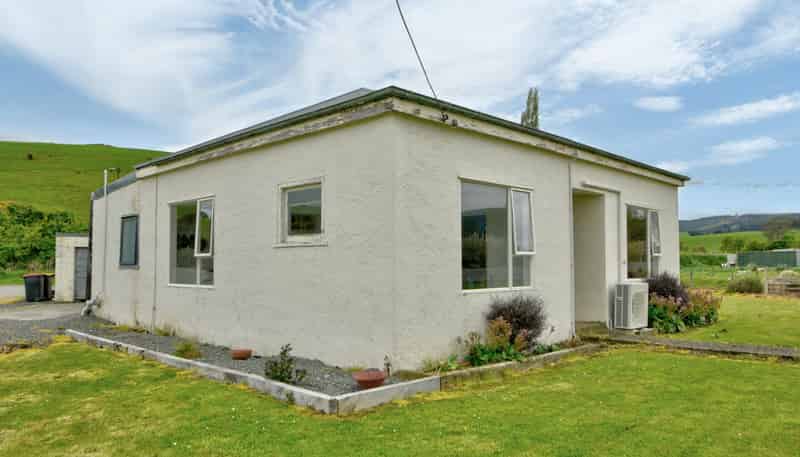 1982 Lumsden Dipton Highway, Dipton