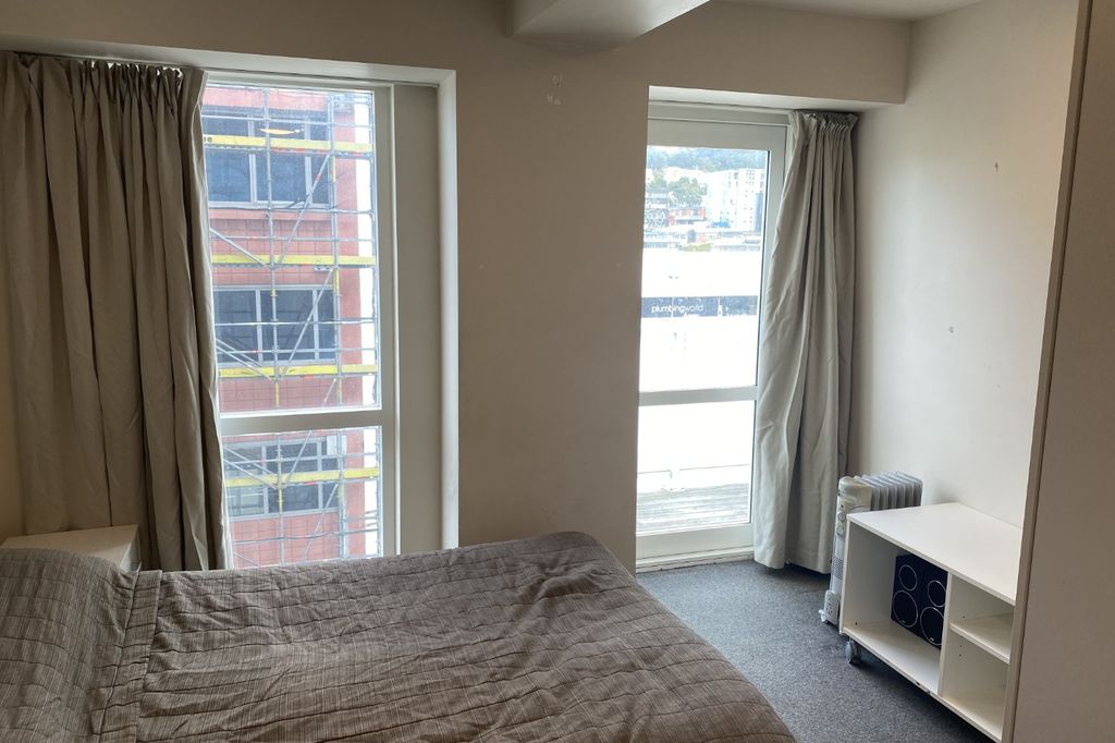 Furnished Studio Apartment (Power Included!) 3