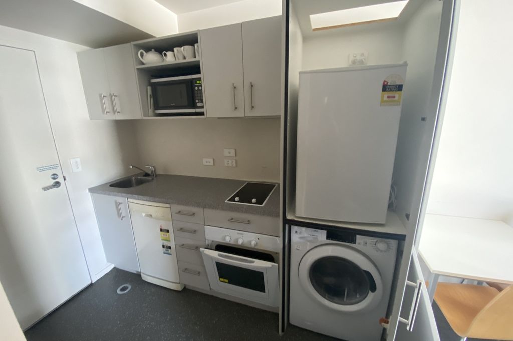 Furnished Studio Apartment (Power Included!) 4