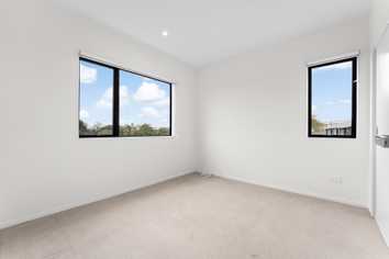 31 Eileen Newey Place, Henderson