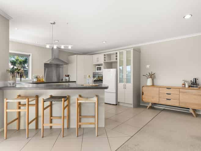 478 High Street South, Carterton