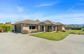478 High Street South, Carterton