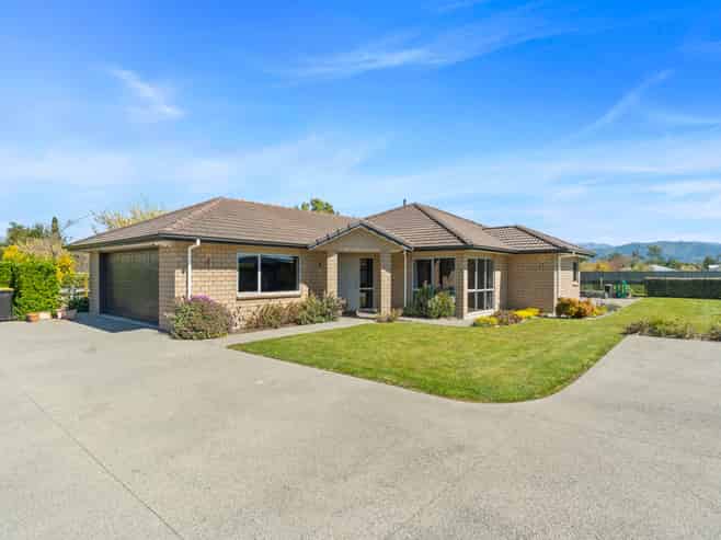 478 High Street South, Carterton