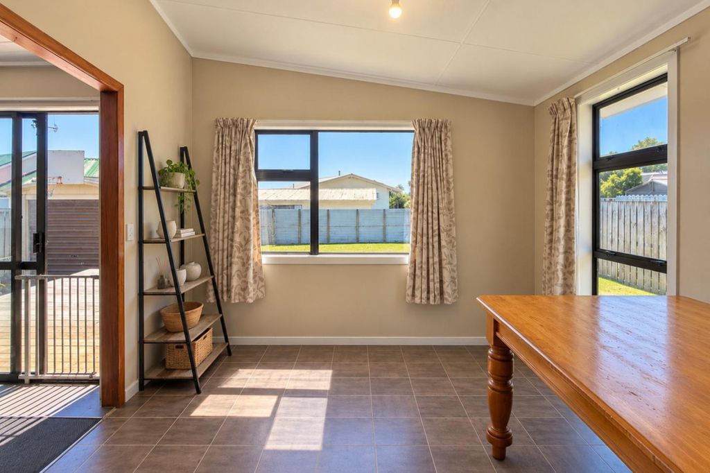 Charming Family Home in a Great Waitara Location 4