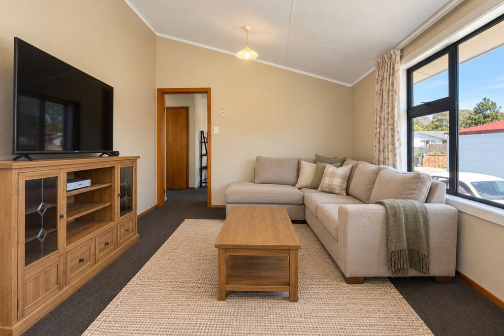 Charming Family Home in a Great Waitara Location 3