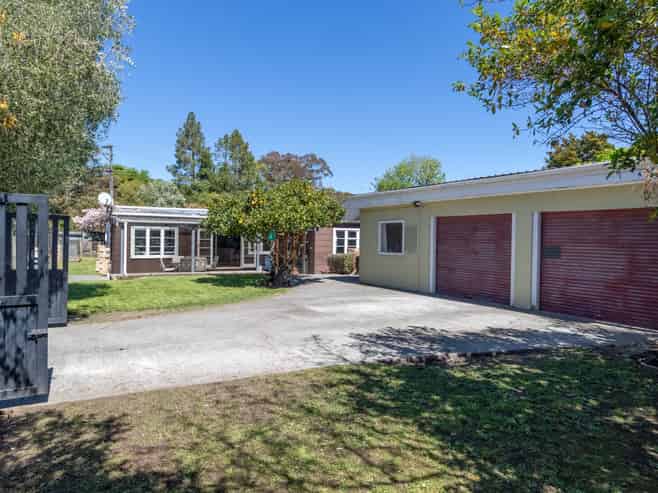 981 Fergusson Drive, Ebdentown