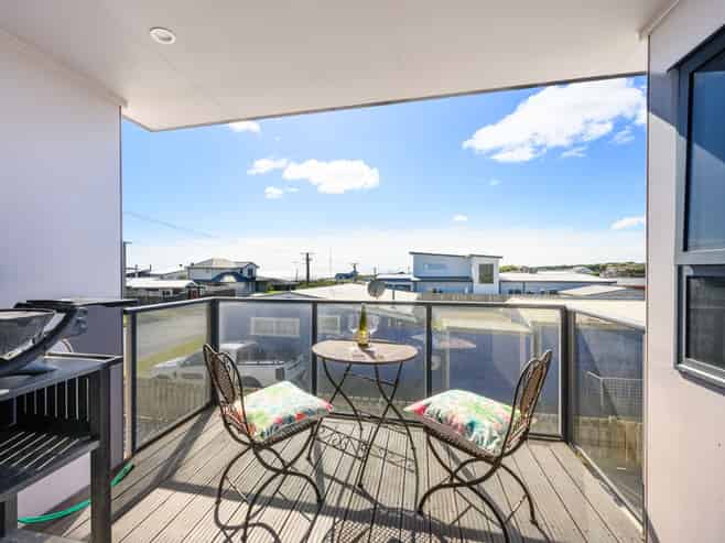 17 Marine Parade, Foxton Beach