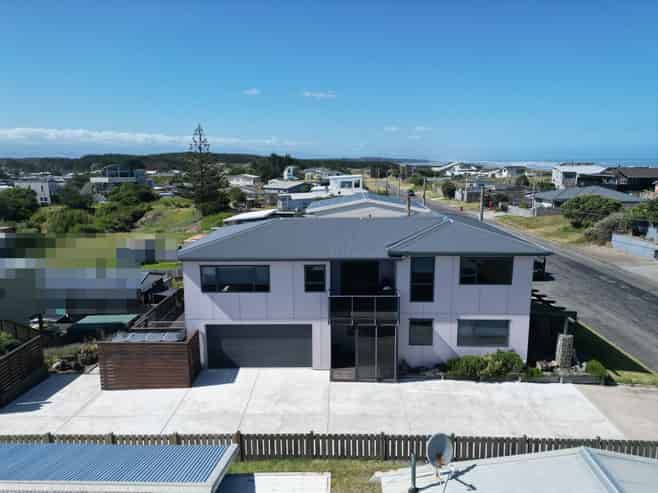 17 Marine Parade, Foxton Beach