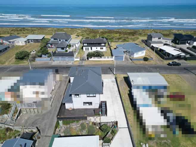 17 Marine Parade, Foxton Beach
