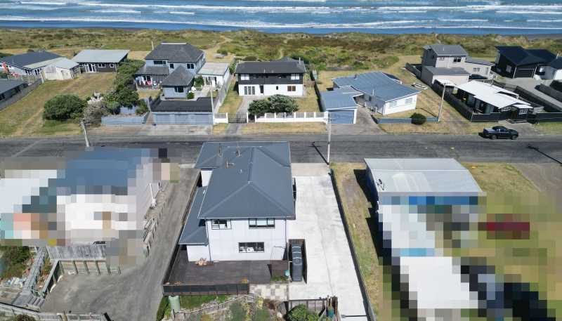 17 Marine Parade, Foxton Beach