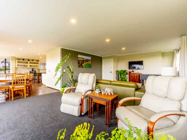 25 Dampier Street, Oceanview
