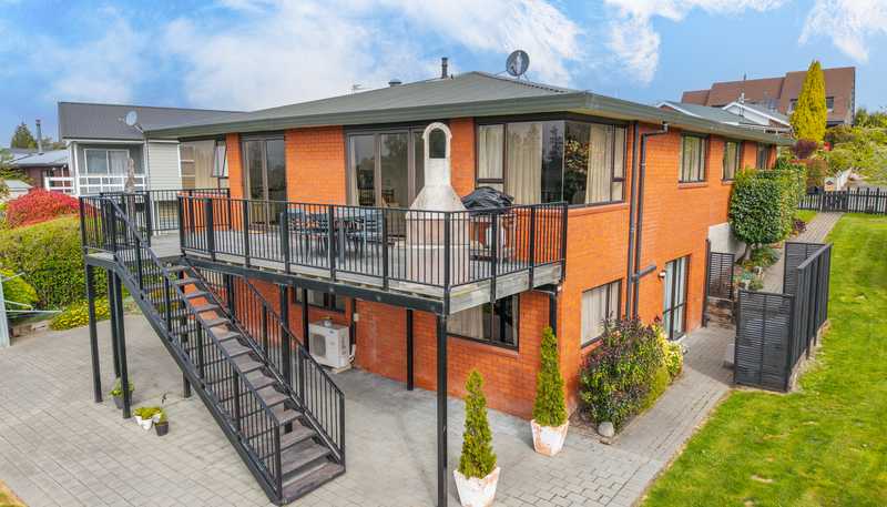 25 Dampier Street, Oceanview