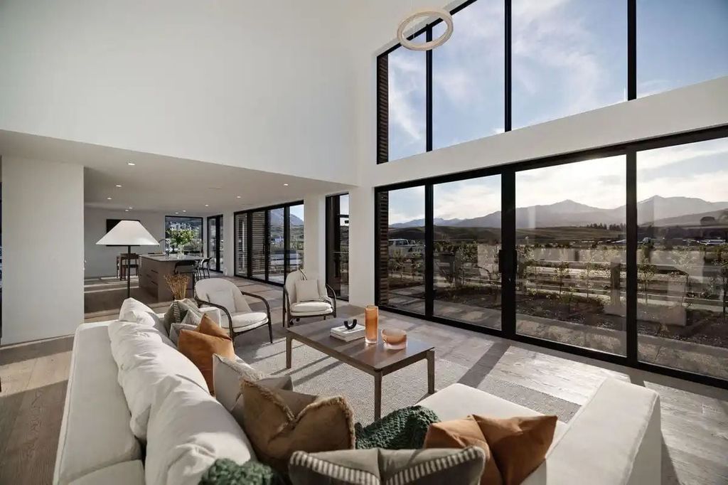 Luxury Living | 4 Bedrooms + Media 5