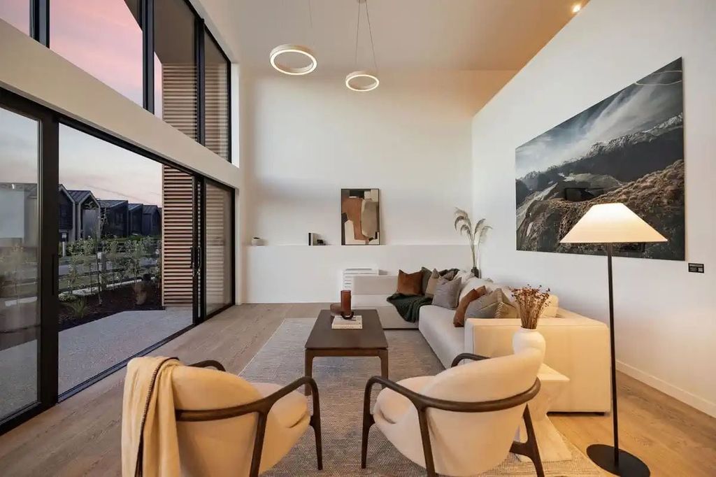 Luxury Living | 4 Bedrooms + Media 3