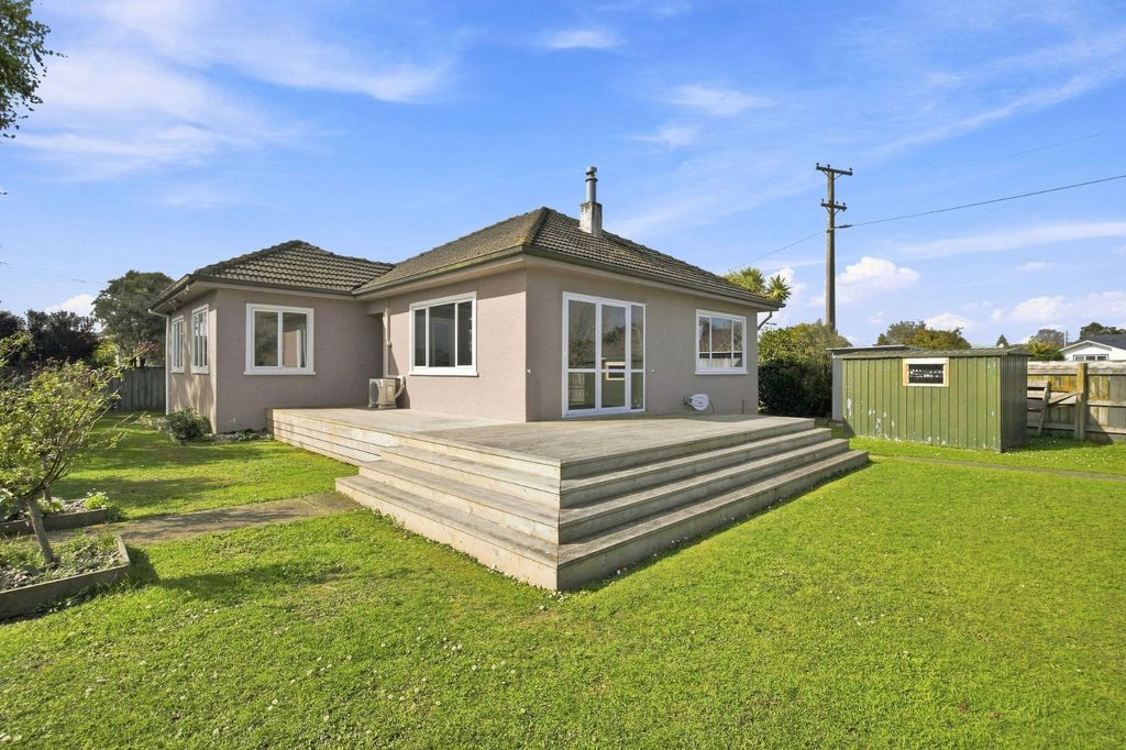 WHANGANUI EAST - 3 BEDROOMS 1