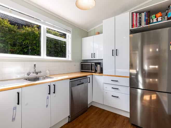 2/345 Muritai Road, Eastbourne